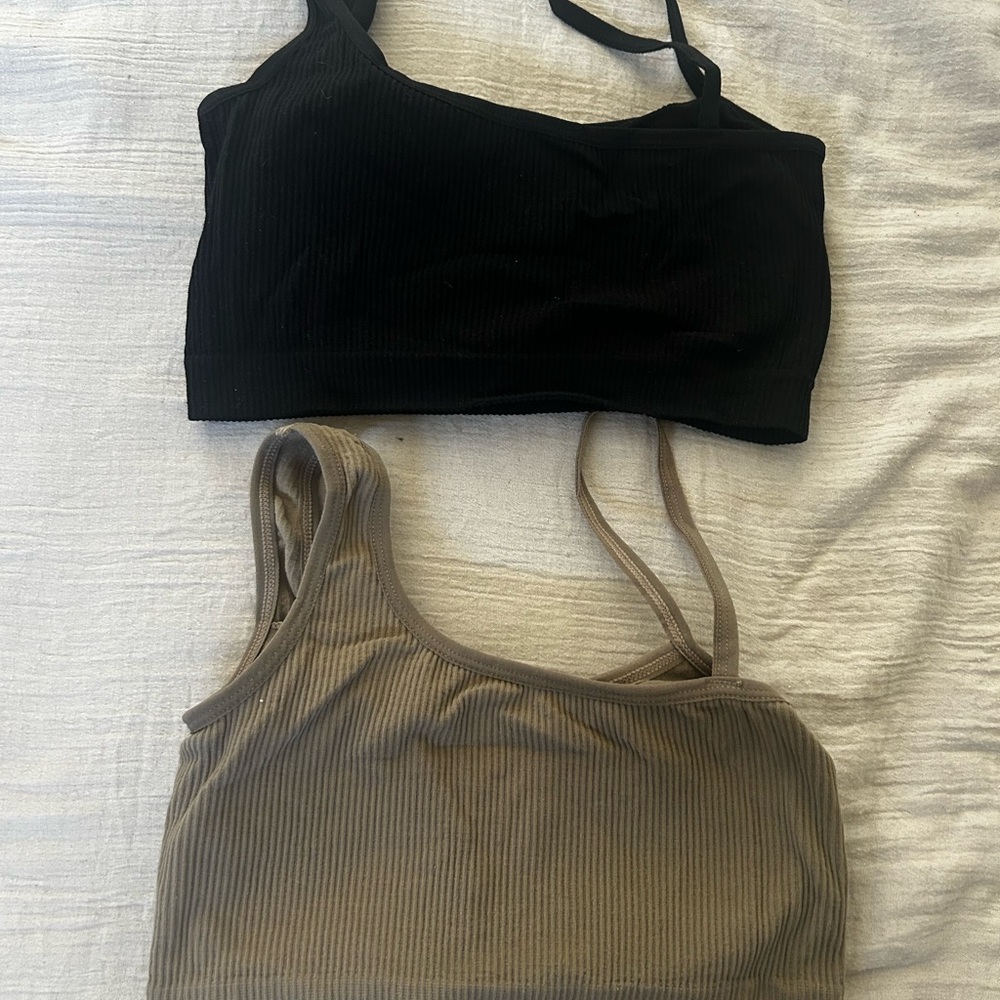 Black One-Shoulder Ribbed Crop Top - Picture 4 of 4